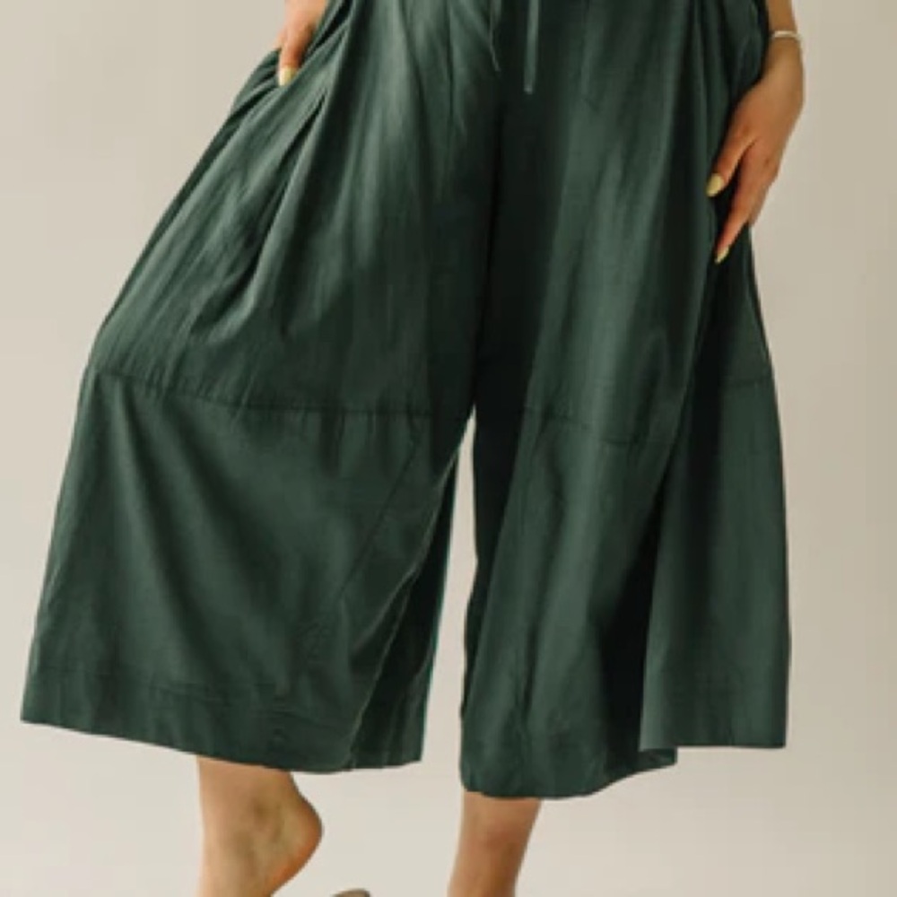 Brand New Easel Wide Leg Dark Green Pants,  High Waisted Pleated, Large